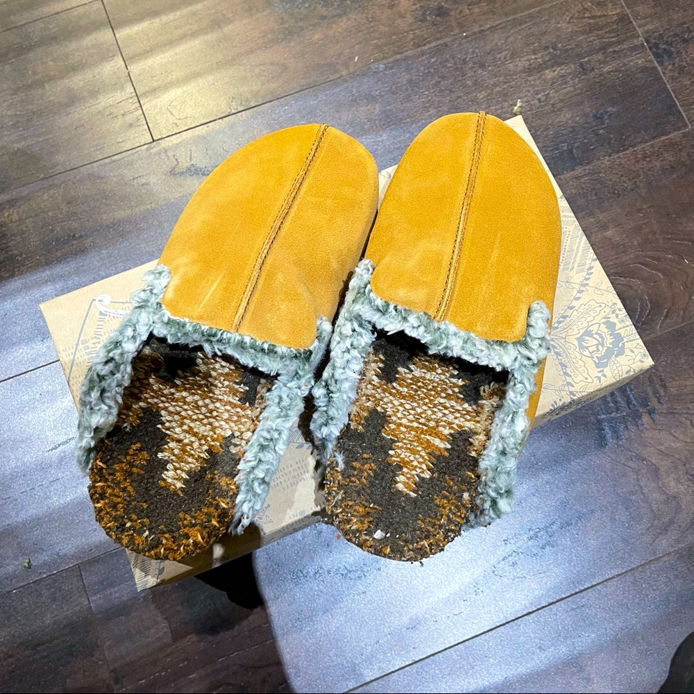 BRAND NEW Free People damon fur mule in tan